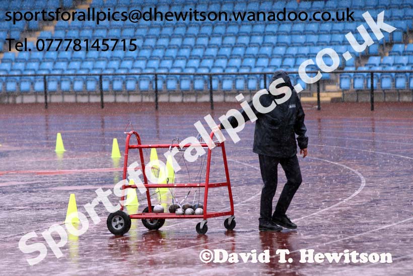 Rainy day at the Northern Championships, Sport City, Manchester. Photo: David T. Hewitson/Sports for All Pics